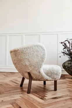 &Tradition Little Petra lounge chair, Moonlight sheepskin - walnut