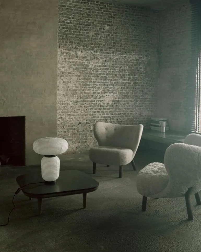 &Tradition Little Petra lounge chair, Moonlight sheepskin - walnut