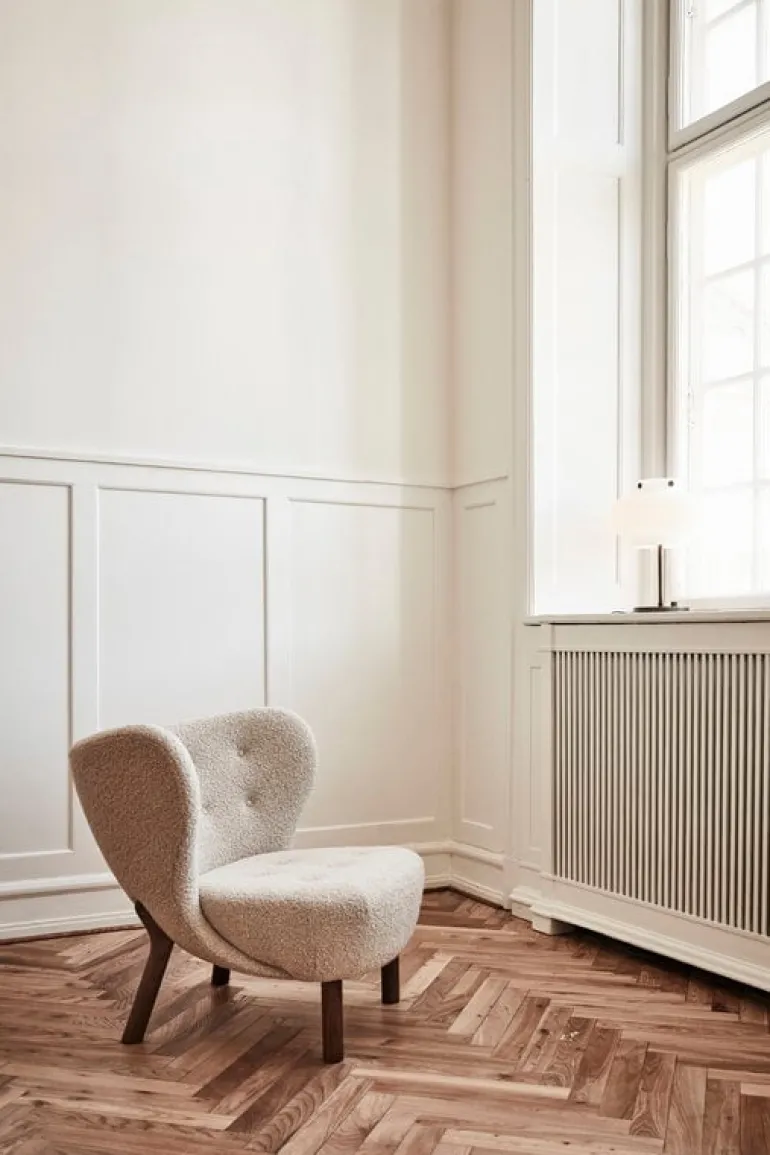 &Tradition Little Petra lounge chair, Karakorum 003 - walnut