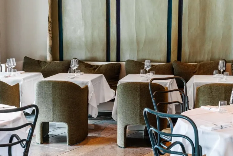 &Tradition Loafer SC24 chair, Vidar 972 Army green