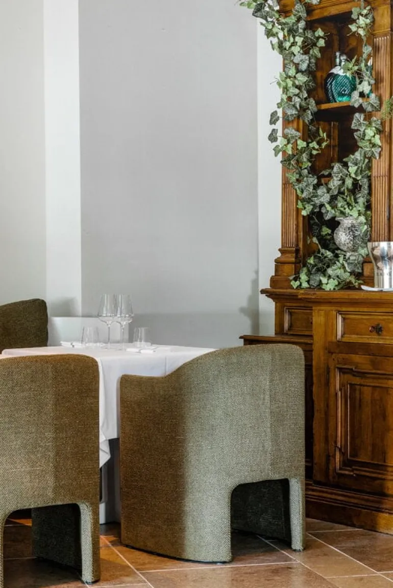 &Tradition Loafer SC24 chair, Vidar 972 Army green