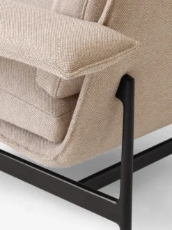 &Tradition Meantime AV29 lounge chair, warm black - beige Hallingdal 0220