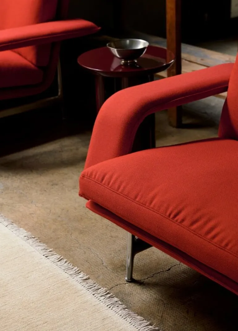 &Tradition Meantime AV29 lounge chair, polished aluminium - red Fiord 0571