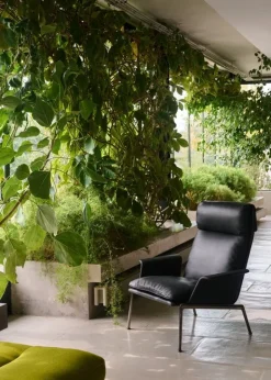 &Tradition Muno LN17 lounge chair with arms, high, dark chrome - black Noble leather