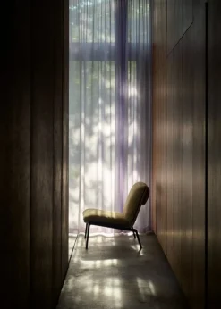 &Tradition Muno LN18 lounge chair, warm black - dark beige Clay 0007