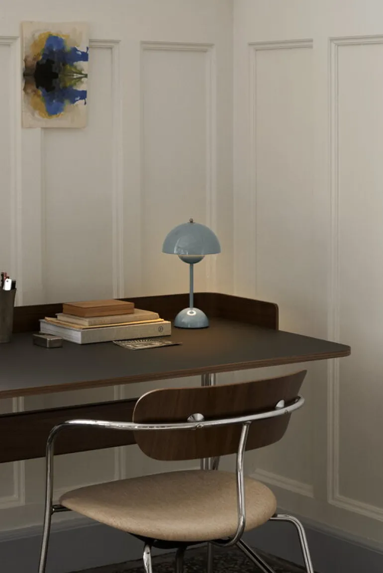 &Tradition Pavilion AV17 desk, iron linoleum - walnut - chrome