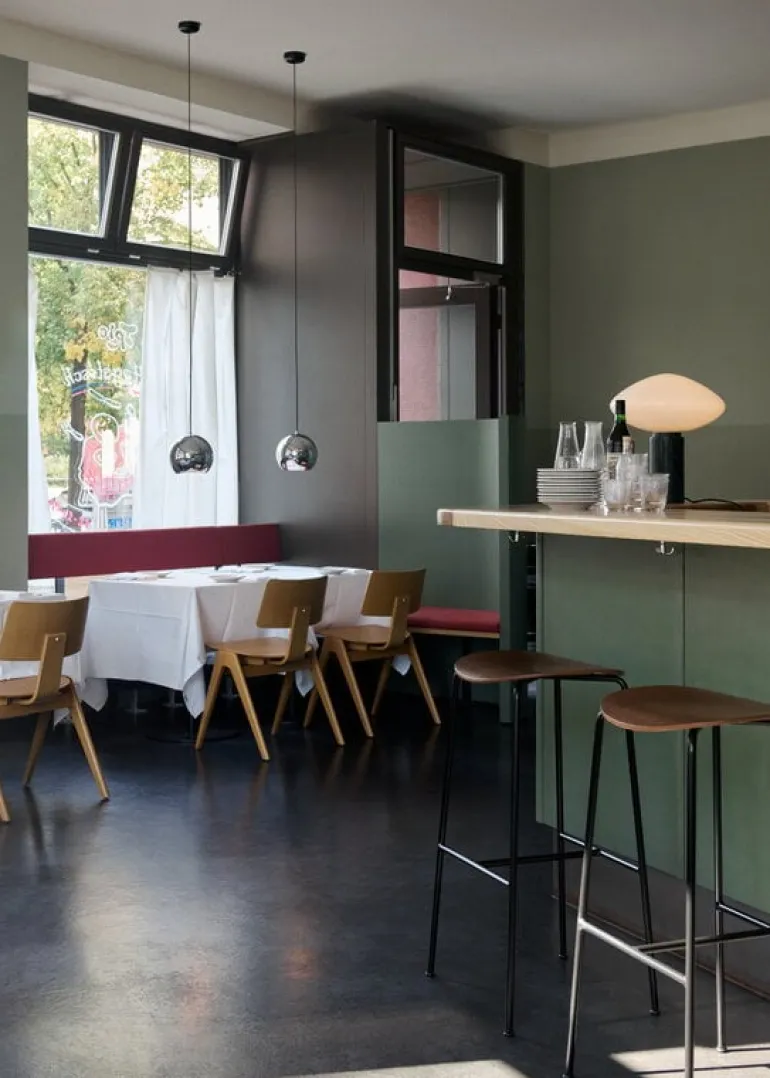 &Tradition Pavilion AV38 bar stool, 79 cm, lacquered walnut