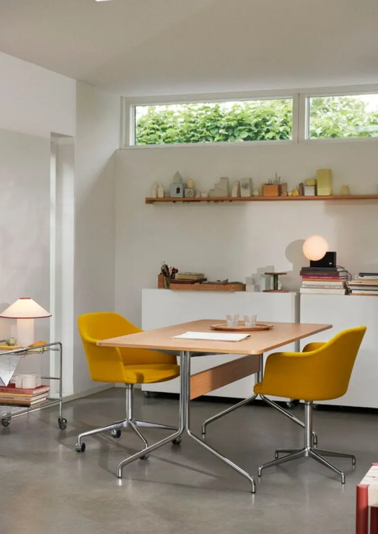 &Tradition Pavilion AV18 table, chrome - lacquered oak