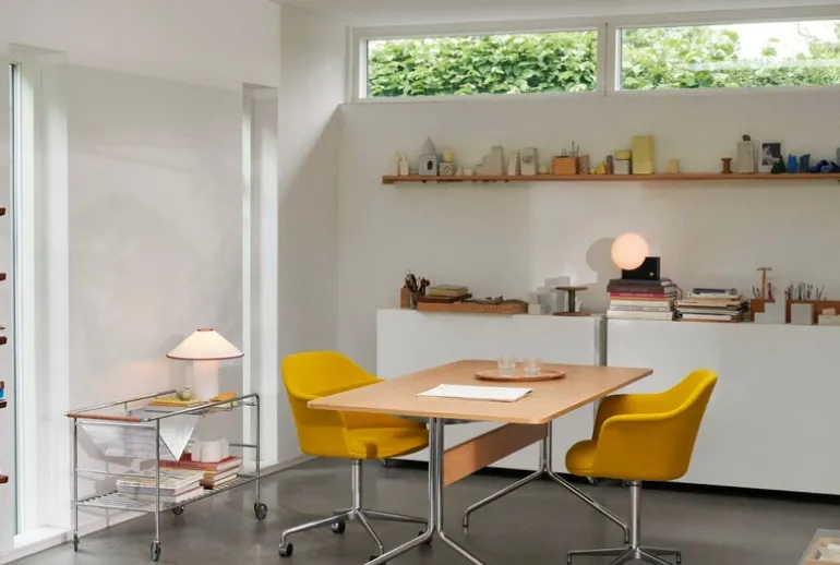 &Tradition Pavilion AV18 table, chrome - lacquered oak