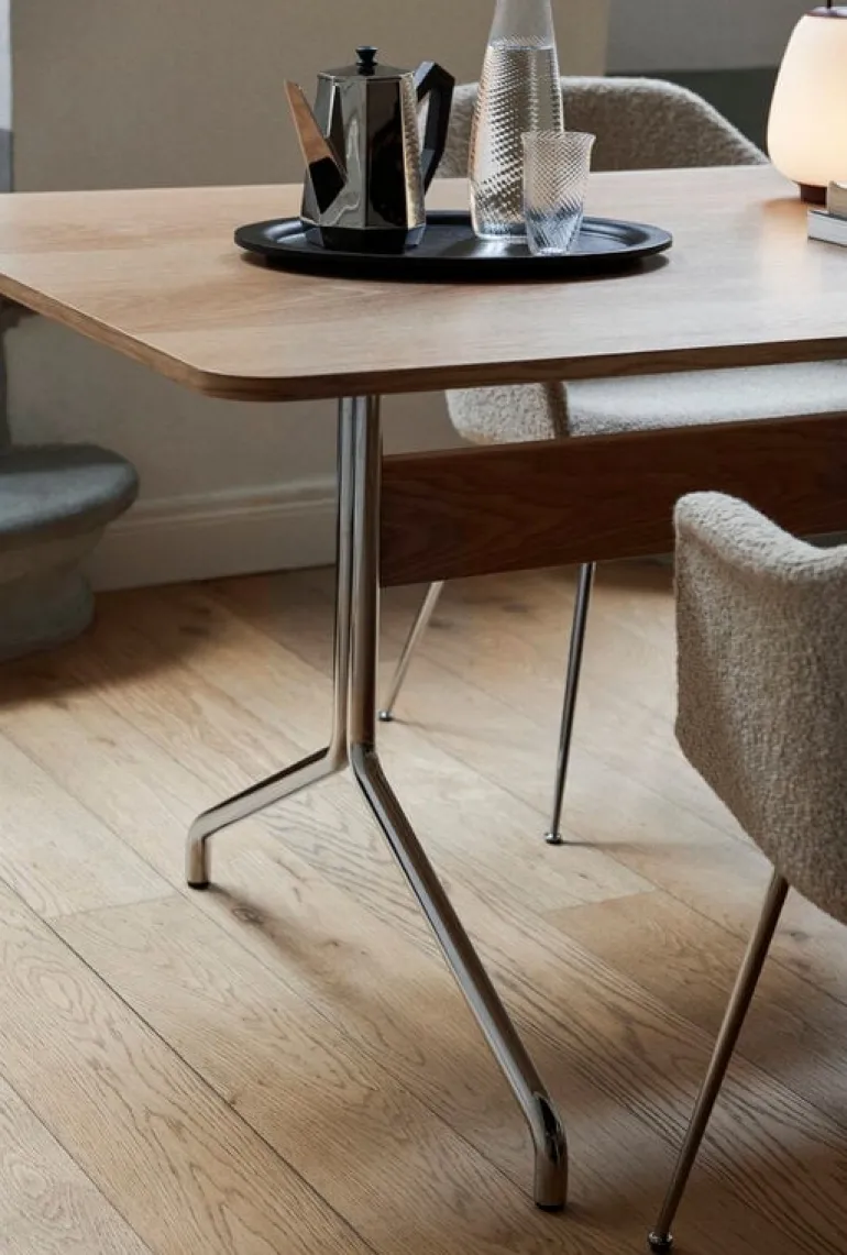 &Tradition Pavilion AV19 table, chrome - lacquered oak