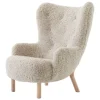 &Tradition Petra VB3 lounge chair, Moonlight sheepskin - oiled oak