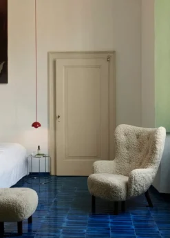 &Tradition Petra VB3 lounge chair, Moonlight sheepskin - oiled walnut