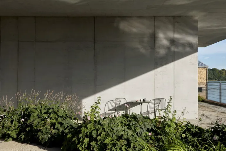 &Tradition Thorvald SC97 table, 70 x 70 cm, bronze green