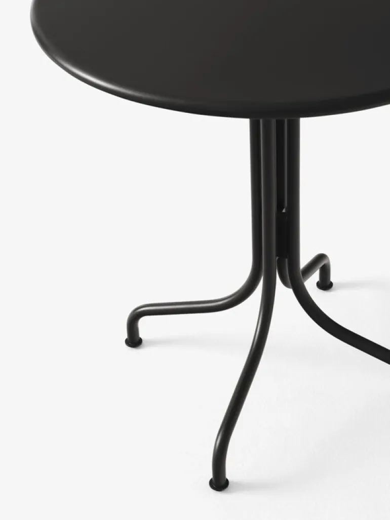 &Tradition Thorvald SC96 table, round 70 cm, warm black