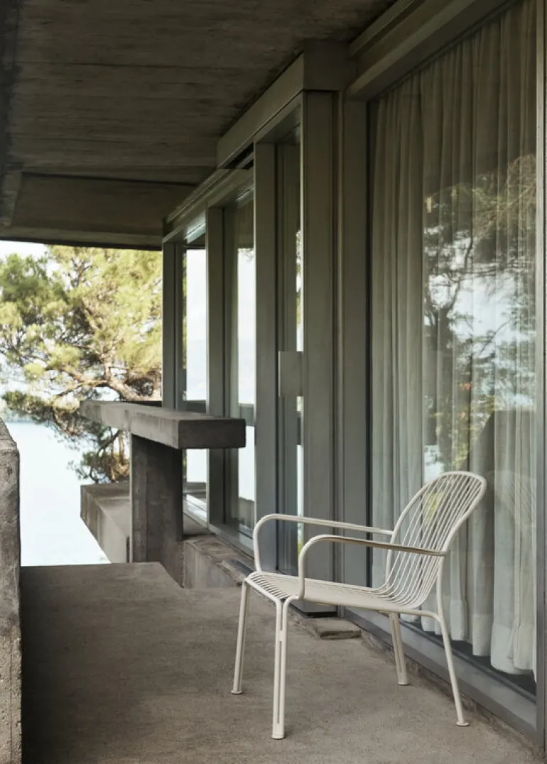 &Tradition Thorvald SC101 lounge armchair, ivory