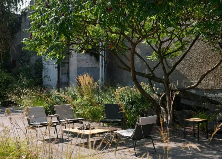 &Tradition Ville AV50 outdoor coffee table, 90 x 90 cm, teak - bronze green