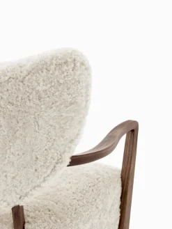 &Tradition Wulff ATD2 lounge chair, Moonlight sheepskin - walnut