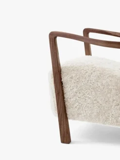 &Tradition Wulff ATD2 lounge chair, Moonlight sheepskin - walnut