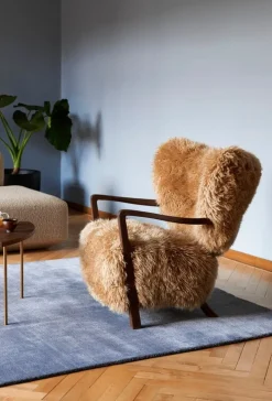 &Tradition Wulff ATD2 lounge chair and ATD3 pouf, Honey sheepskin 50 mm - walnut
