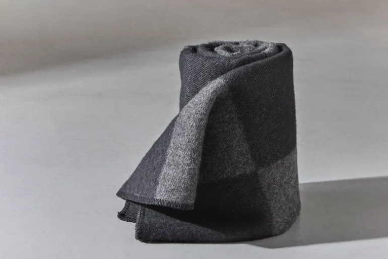 Anno Ala throw, 130 x 180 cm, dark grey - black