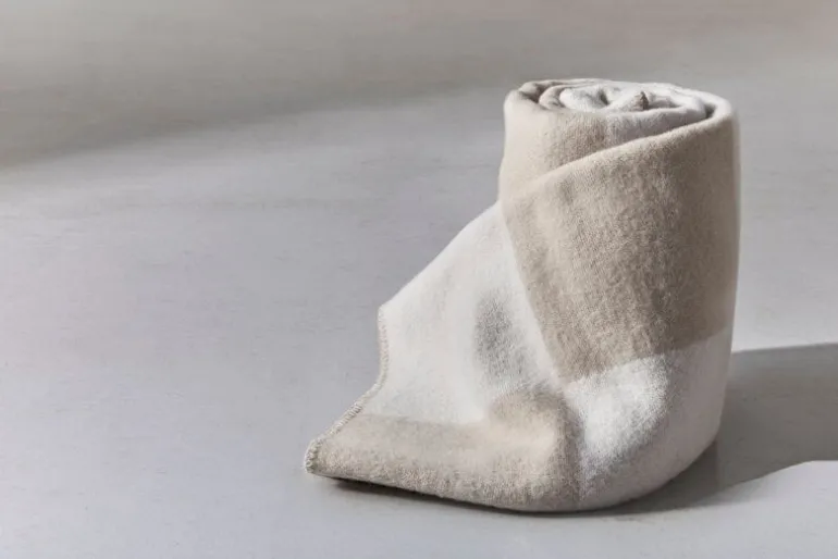 Anno Ala throw, 130 x 180 cm, white - sand