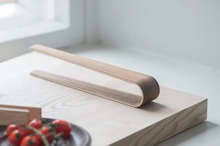 Antrei Hartikainen Nokka tongs, walnut