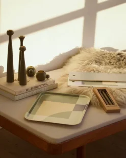 applicata Lily candleholder, black