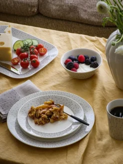 Arabia Mainio Sarastus plate 25 cm