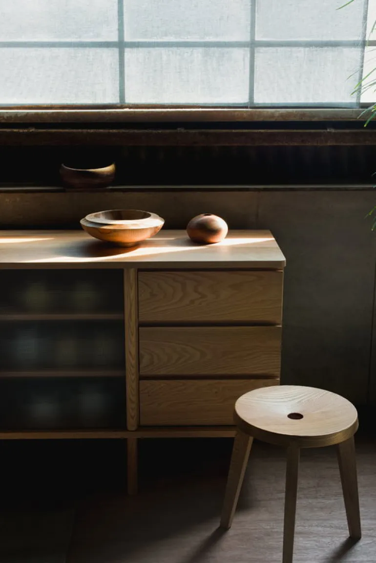 Ariake Dovetail stool, hinoki