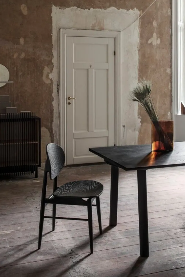 Ariake Outline chair, black