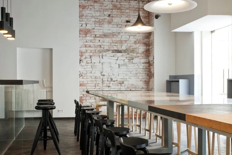 Artek Rocket bar stool, white