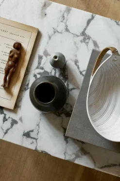 Audo Copenhagen Androgyne lounge table, dark oak - Calacatta Viola marble