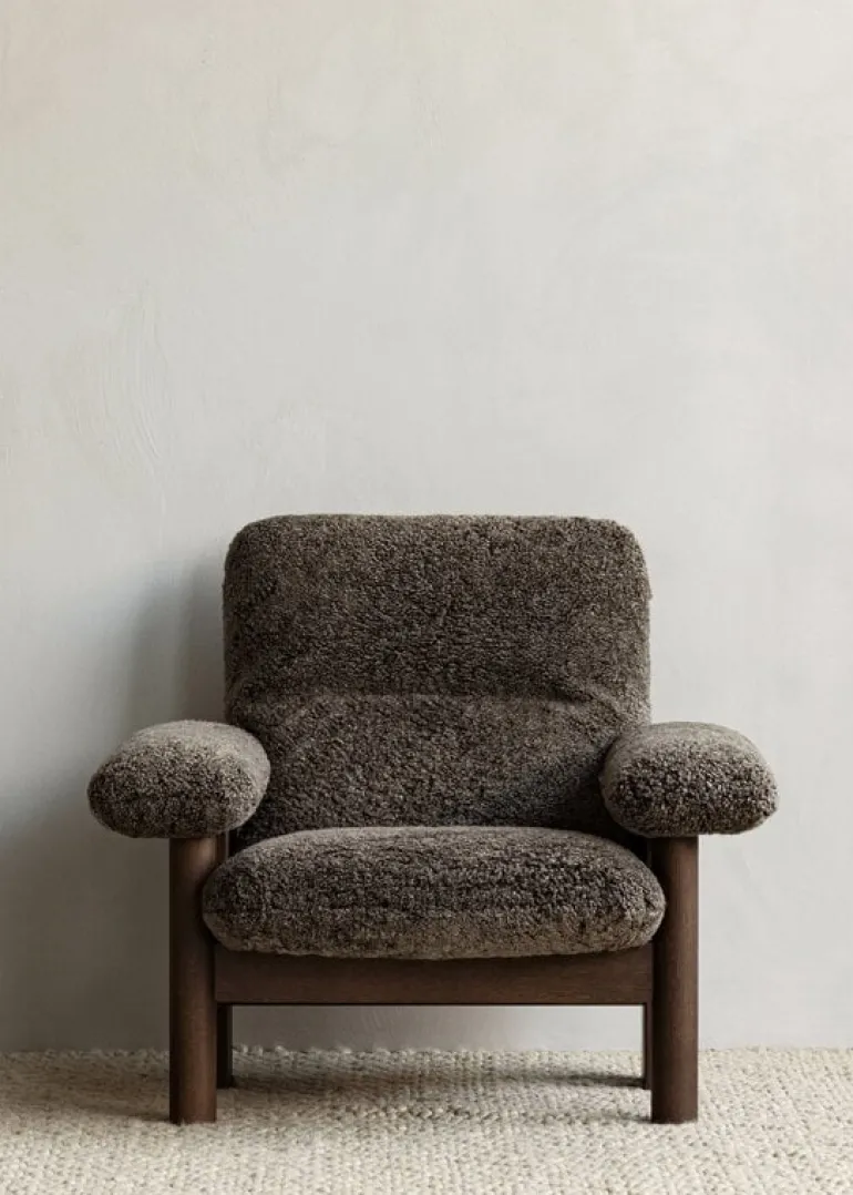 Audo Copenhagen Brasilia lounge chair, dark stained oak - Root sheepskin