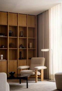 Audo Copenhagen Brasilia lounge chair, oak - Bouclé 02