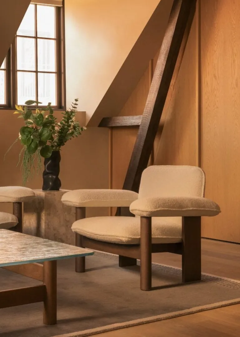 Audo Copenhagen Brasilia lounge chair, low back, dark stained oak - Baru white 0200