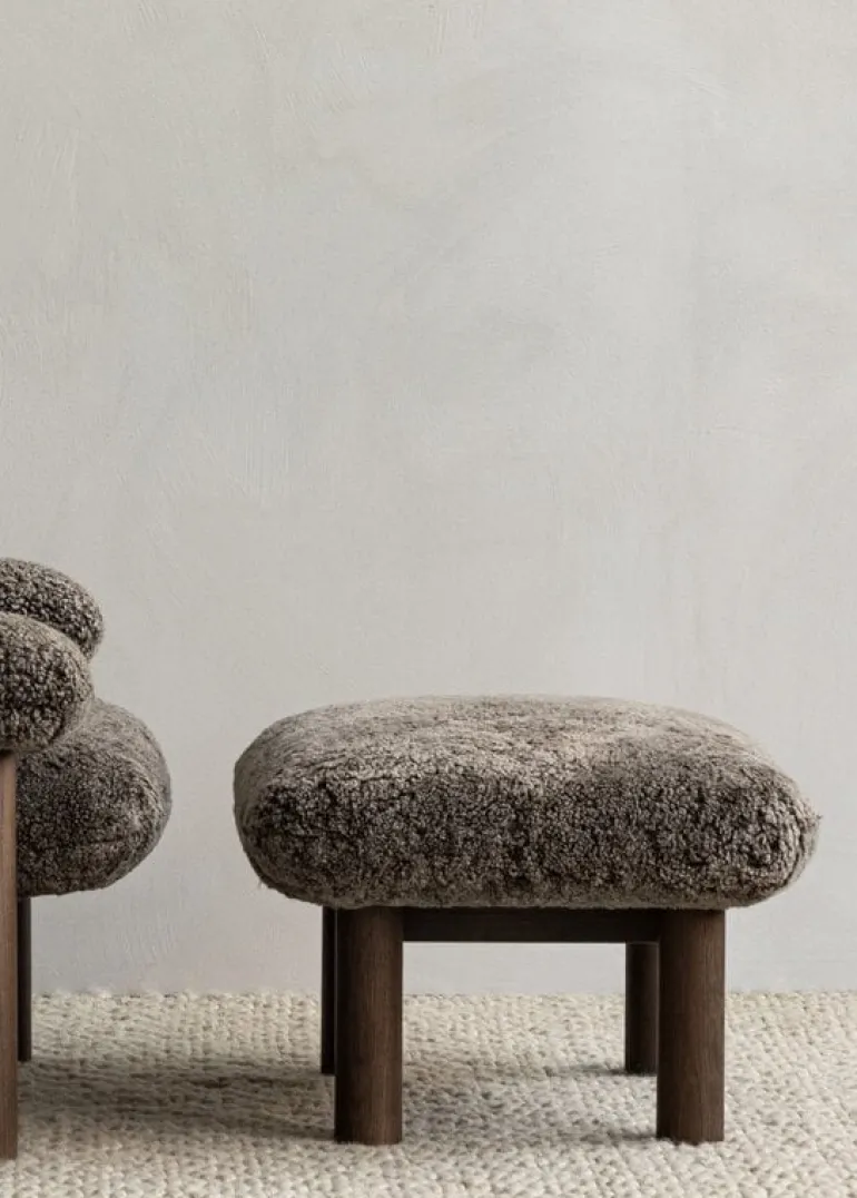 Audo Copenhagen Brasilia ottoman, dark stained oak - Root sheepskin