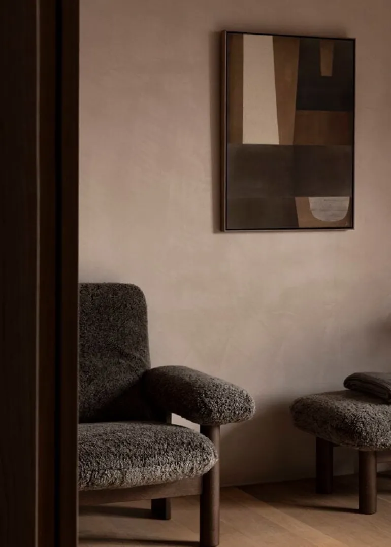 Audo Copenhagen Brasilia ottoman, dark stained oak - Root sheepskin