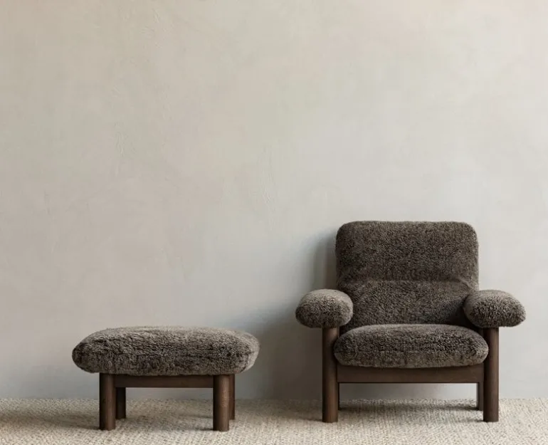 Audo Copenhagen Brasilia ottoman, dark stained oak - Root sheepskin