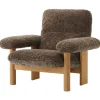 Audo Copenhagen Brasilia lounge chair, oak - Root sheepskin