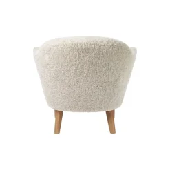 Audo Copenhagen Ingeborg lounge chair, Moonlight sheepskin - natural oak