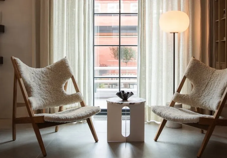 Audo Copenhagen Knitting Chair, oak - Nature sheepskin