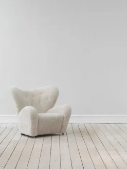 Audo Copenhagen The Tired Man armchair, Moonlight sheepskin