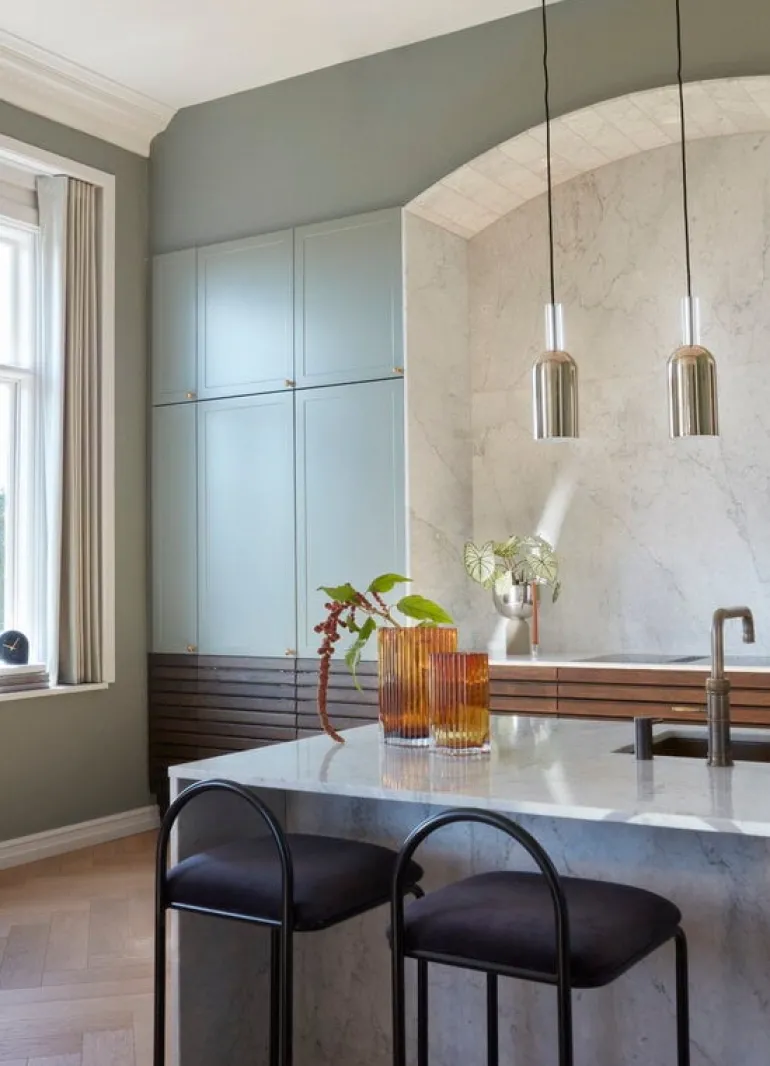 AYTM Folium vase, S, amber