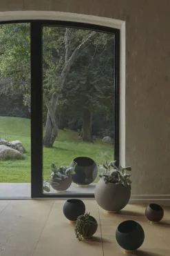 AYTM Globe flower pot, L, taupe