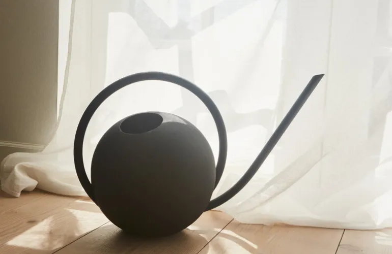 AYTM Globe watering can, large, black