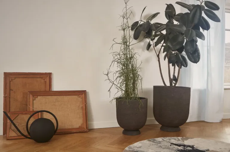 AYTM Globe watering can, large, black