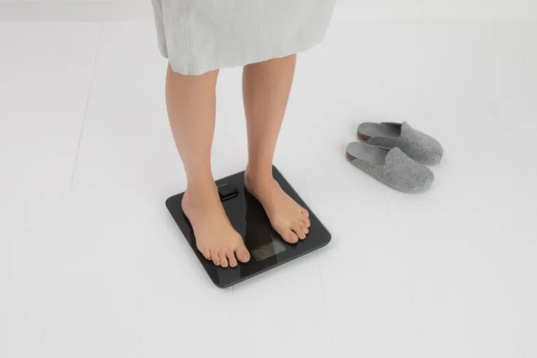 Brabantia ReNew battery free bathroom scale, dark grey