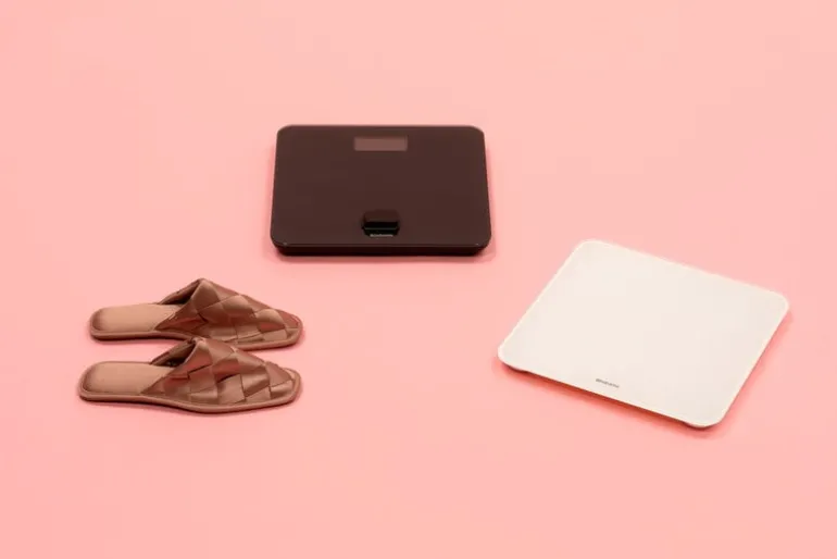 Brabantia ReNew battery free bathroom scale, dark grey