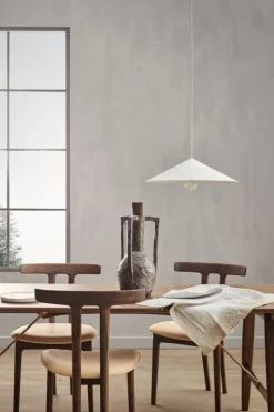 Carl Hansen & Søn BM1160 Hunting dining table, oiled walnut - brass