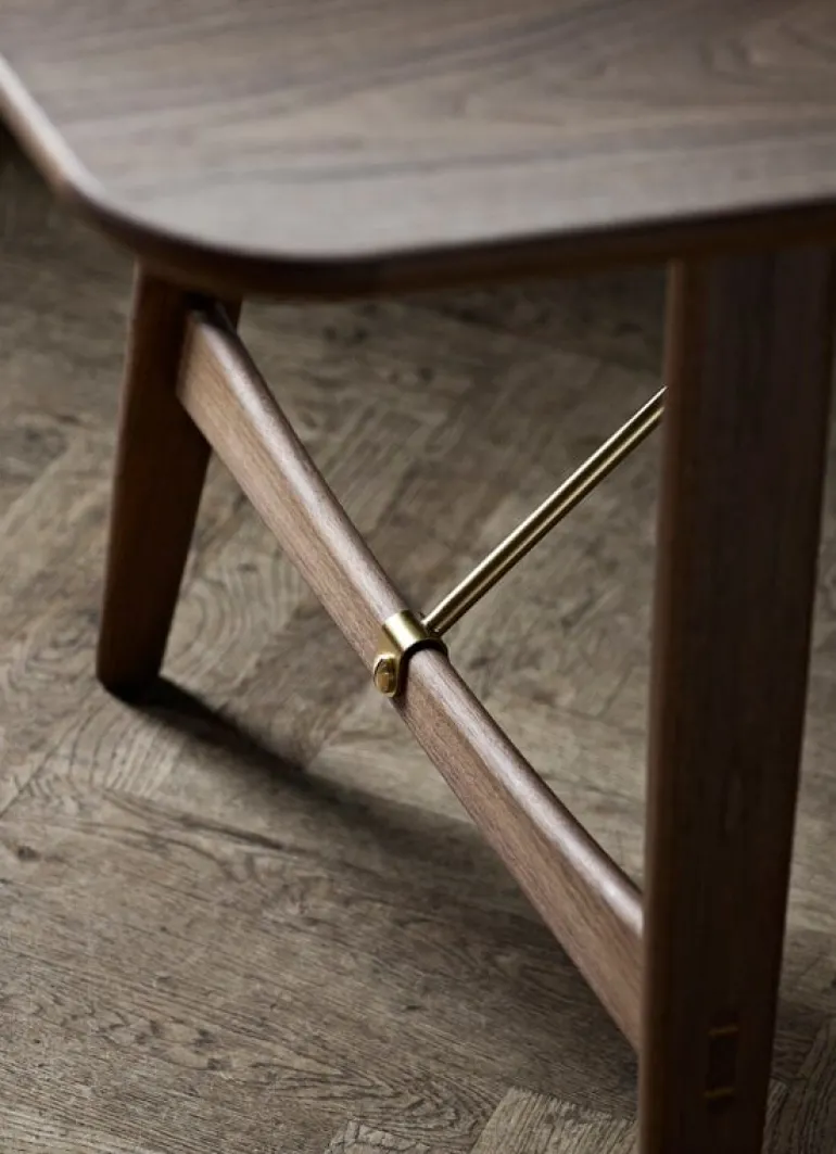 Carl Hansen & Søn BM1160 Hunting dining table, oiled walnut - brass